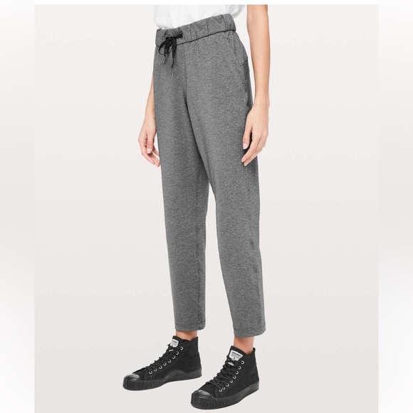 Lululemon athetica on the fly pants size 4 gray color - Picture 1 of 8
